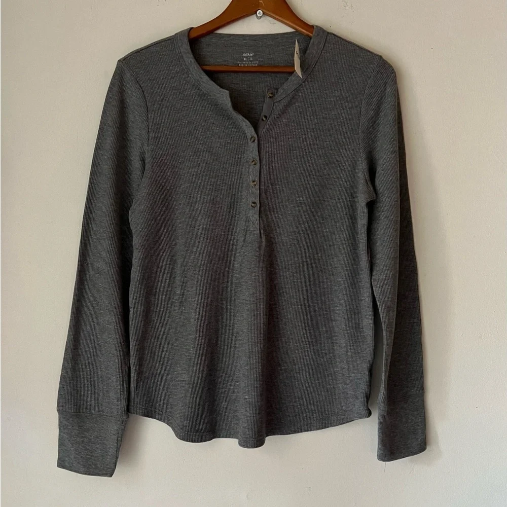 NWT Aerie Essential Ribbed Henley Long Sleeve Gray Top Sz XL Bella Swan Alt - Picture 1 of 11